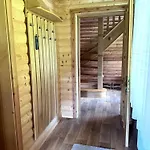 смерековий двір * سلافسكي