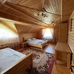 смерековий двір سلافسكي