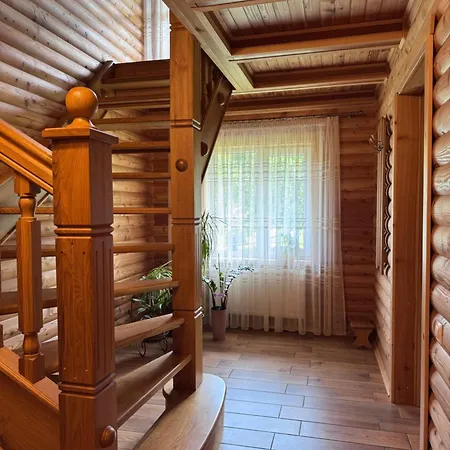 смерековий двір Tatil Evi