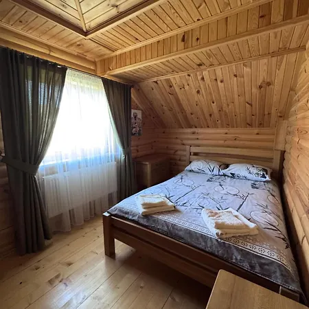 смерековий двір Slavske