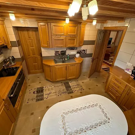 смерековий двір Feriehus Slavske