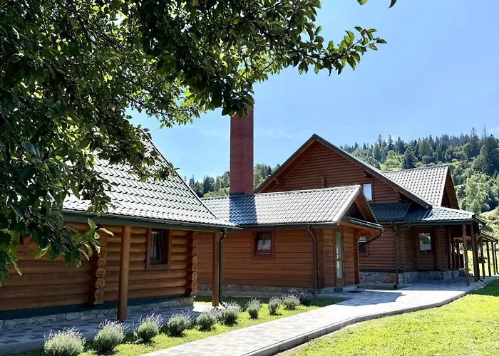 Tatil Evi смерековий двір *